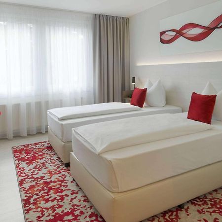 Ramada By Wyndham Dresden Hotell Exteriör bild