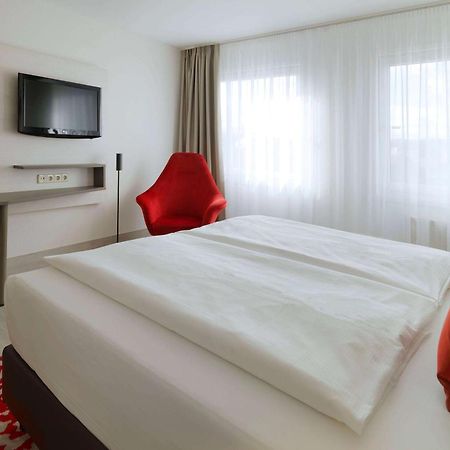 Ramada By Wyndham Dresden Hotell Exteriör bild