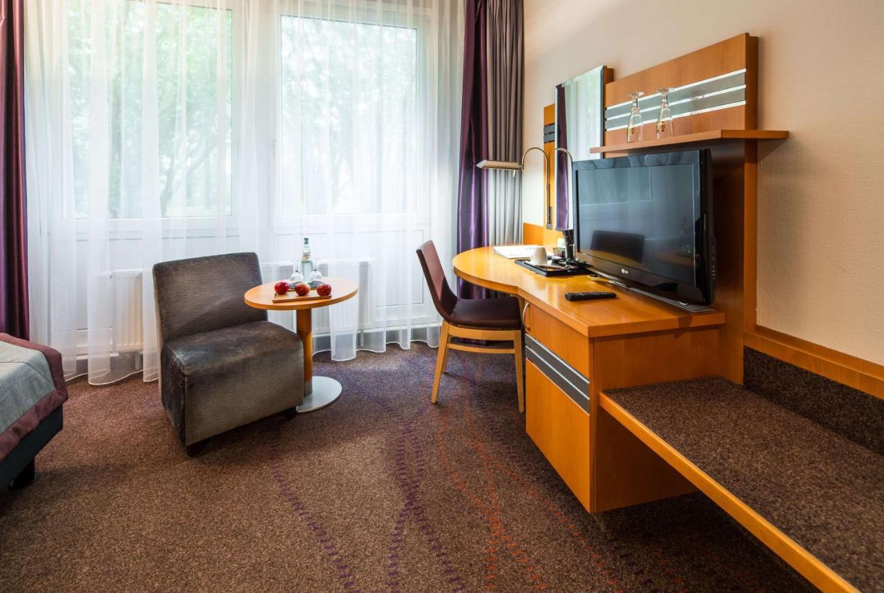 Ramada By Wyndham Dresden Hotell Exteriör bild