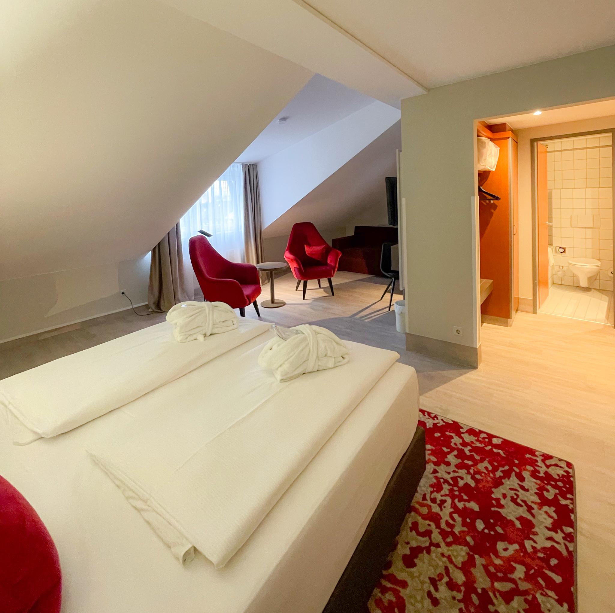 Ramada By Wyndham Dresden Hotell Exteriör bild