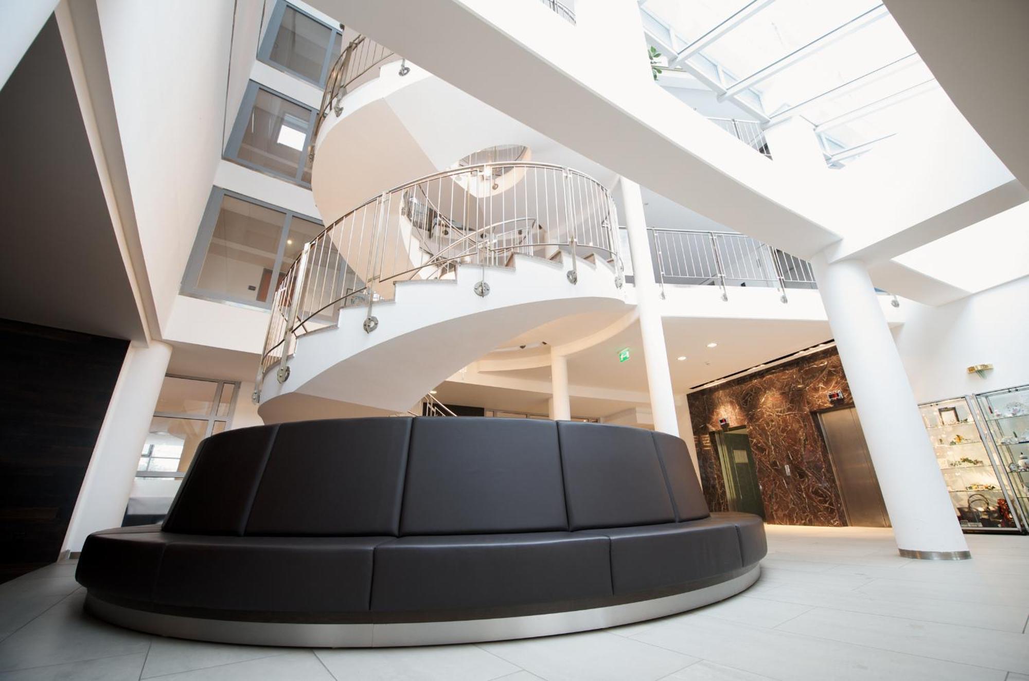 Ramada By Wyndham Dresden Hotell Exteriör bild